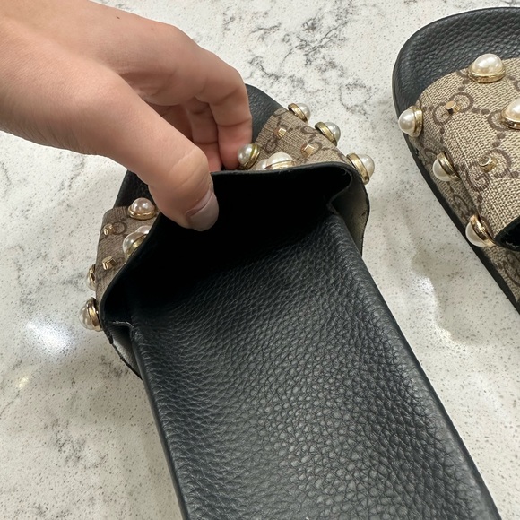 Black and Beige Pearl Slides - Picture 5 of 5